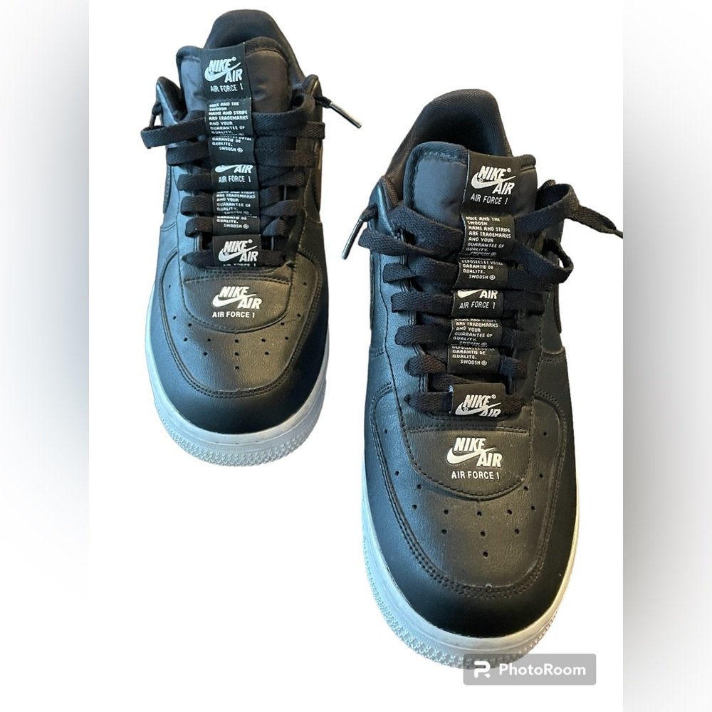 Mens Nike size 8.5 Double air low black and white CJ1379-001